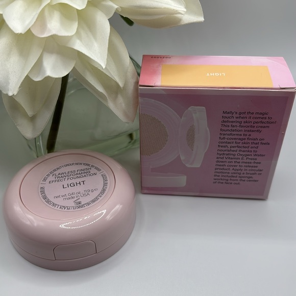 Mally Flawless Finish Transforming Effect Foundation ~ Light - Picture 5 of 6